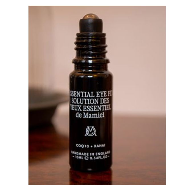 De Mamiel's Essential Eye Fix serum packaging