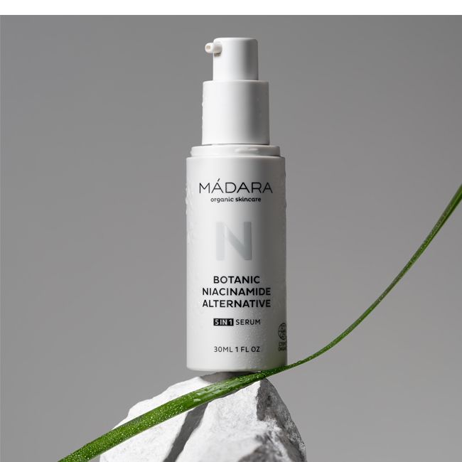 Madara's Niacinamid Botanical serum lifestyle