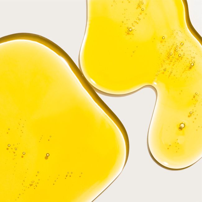 Odacité's C-Glow organic moisturizing oil texture