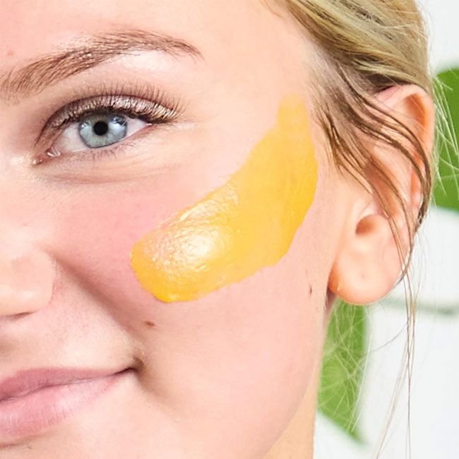 Masque Miracle Vitamin C Evolve Beauty model