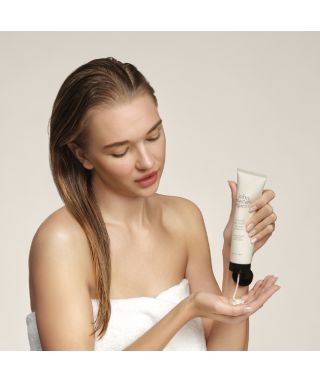 Moisturizing and protective hair milk rose & apricot - 118ml Moisturizing and protective hair milk rose & apricot - 118ml