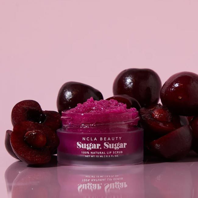 Gommage pour les lèvres NCLA Beauty Black Cherry lifestyle