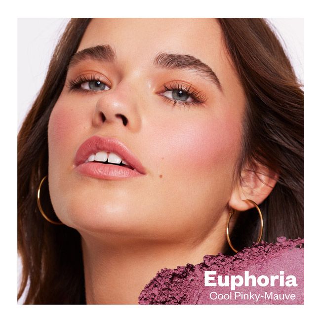Blush naturel is Life Euphoria Kosas model
