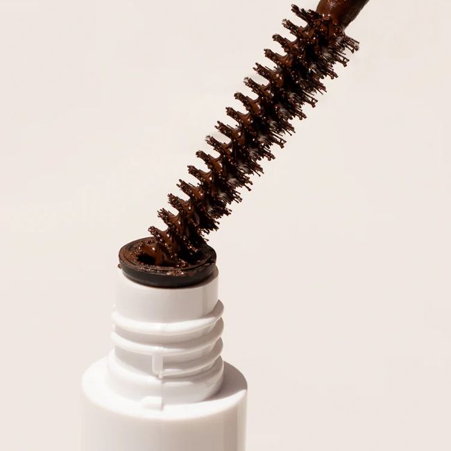 Ere Perez's Brown Avocado Waterproof Natural mascara Application