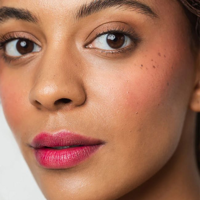 ATHR Beauty’s Influence Desert Rose Lip Cheek Oil Stain Model ATHR Beauty’s Influence Desert Rose Lip Cheek Oil Stain Model