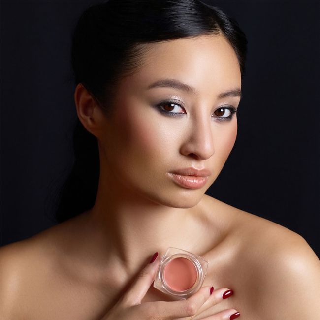 Blush naturel poudre 330 Catherine Le Rouge Français Mannequin