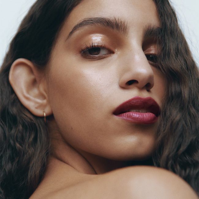 Manasi 7's Castel Eye and Lip Definer lip pencils Model