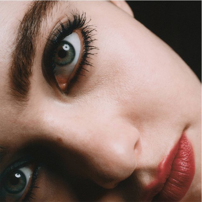 Madara Cosmetics' #1 Black natural eye pencil Model