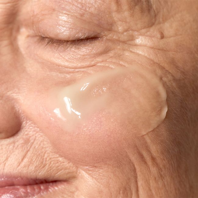 Sérum anti-âge anti-rides intense Age Pro Renew Madara Cosmétiques Mannequin
