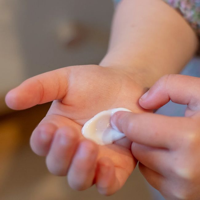 La Canopée's Natural Baby cream Application