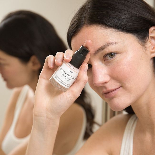 On The Wild Side's natural face serum with collagen Model