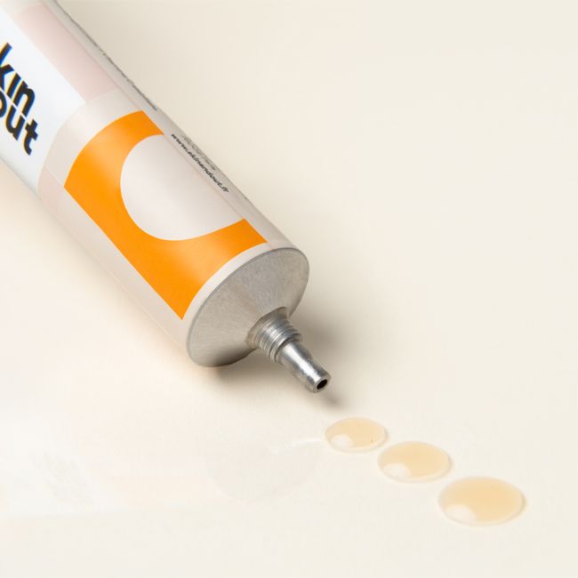 Soin anti-imperfections EVENT OUT anti-taches Skin & Out Application
