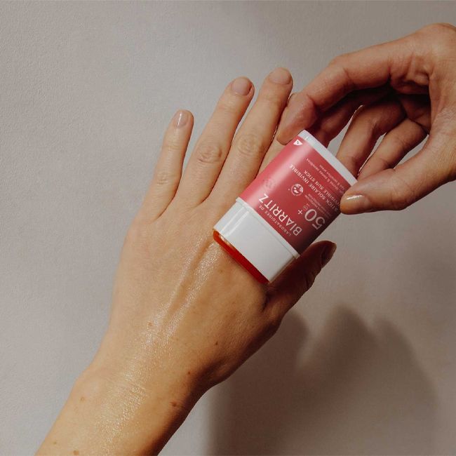 Laboratoires de Biarritz' Invisible Solar Stick SPF 50+ Application