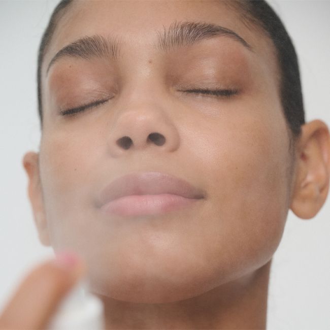 Sérum visage naturel Super Sérum Hydrant Brume RMS Beauty Application