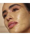 Masque visage nature éclat au miel de Manuka Aura Gold Antipodes Application