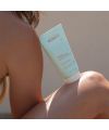 Fluide après soleil Fluide bio Laboratoires de Biarritz Mannequin