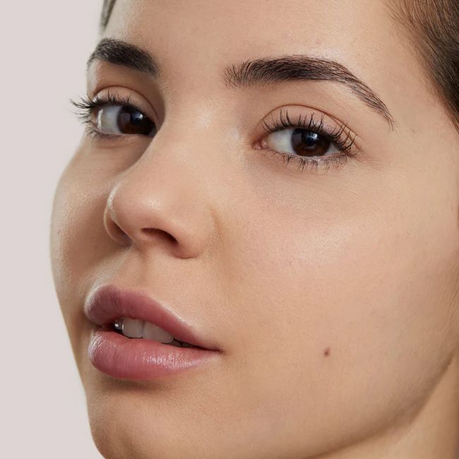 Anti-cernes naturel sérum True Skin SC1.5 Suma Ilia Beauty Mannequin