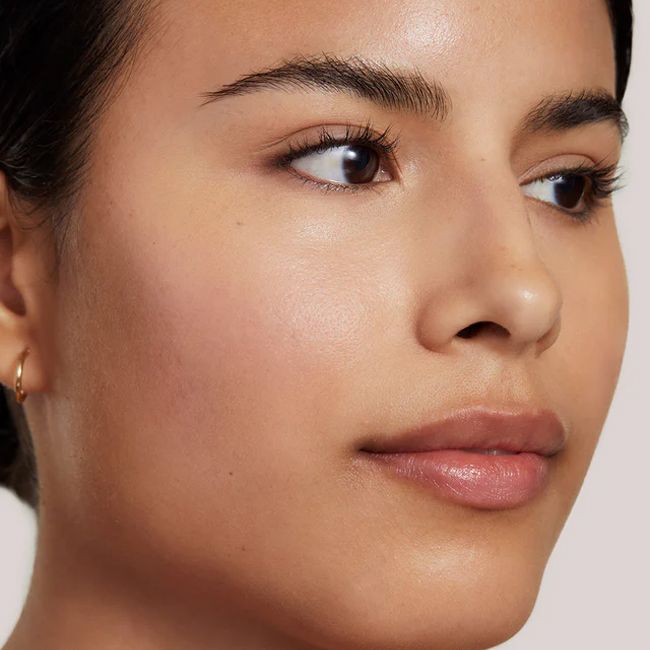 Anti-cernes naturel sérum True Skin SC 3 Kava Ilia Beauty Mannequin