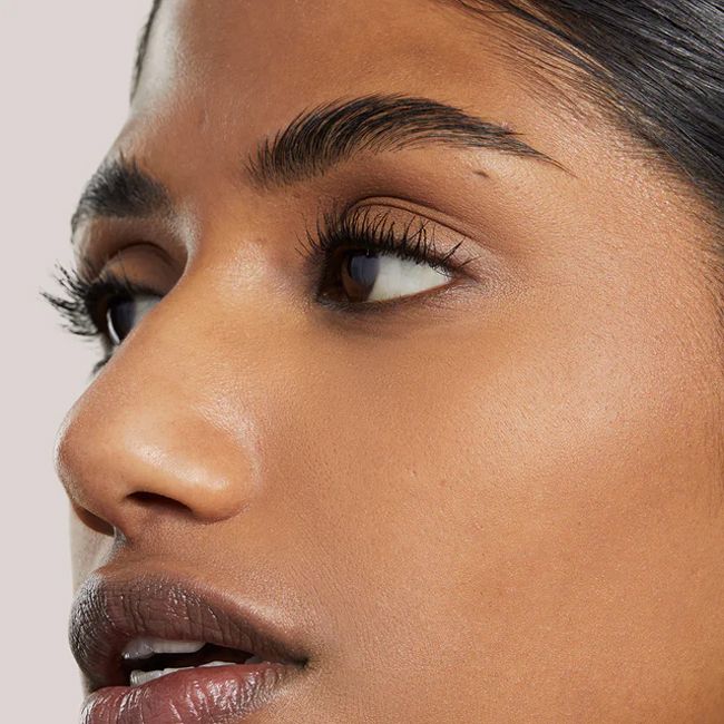 Ilia Beauty's SC . 6 Mesquite True Skin natural Serum Concealer Model