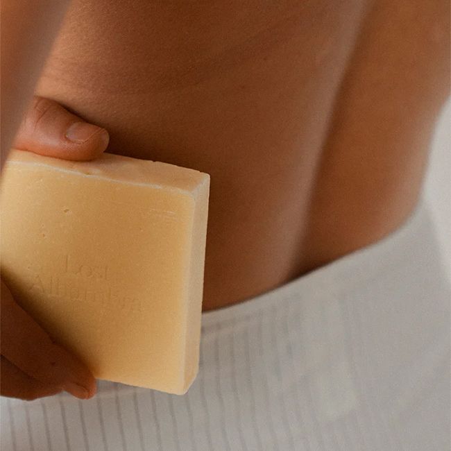 Savon Solide naturel crémeux Lost Alhambra Refeel Mannequin