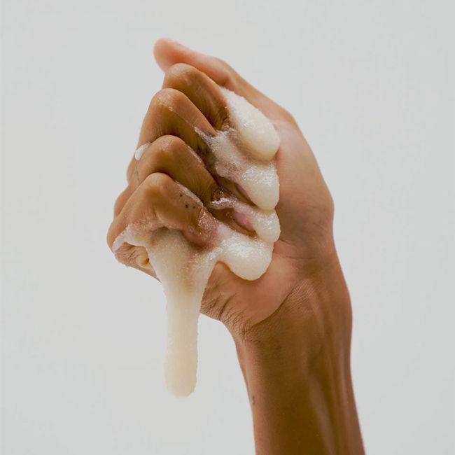 Refeel's Le Sud La Nuit natural milk scrub Model