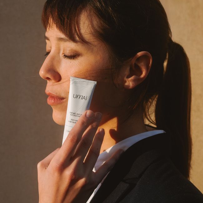 Crème visage naturelle infusée Hydratante Umaï Mannequin