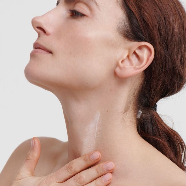 Crème corps naturelle régénérante cou et décolleté Dr. Hauschka