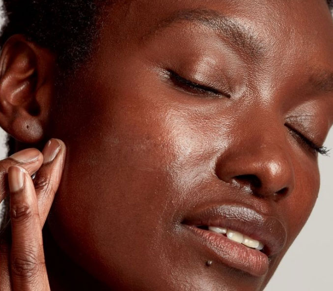 Points noirs sur l'oreille : quelles sont les causes de leur