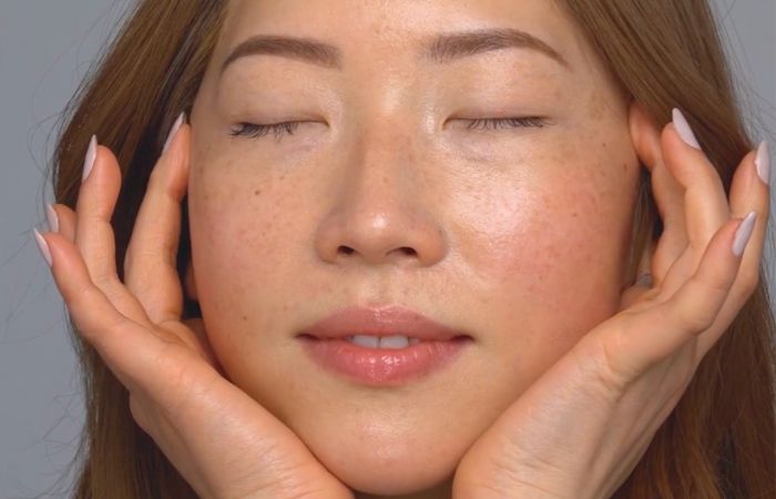 Quelle crème solaire bio pour peau acnéique ou grasse ?