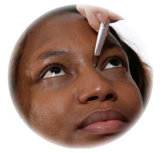Tutoriel Maquillage Lily Lolo, Teint foncé avec Ilana de l'agence N&C Promotion Tutoriel Maquillage Lily Lolo, Teint foncé avec Ilana de l'agence N&C Promotion