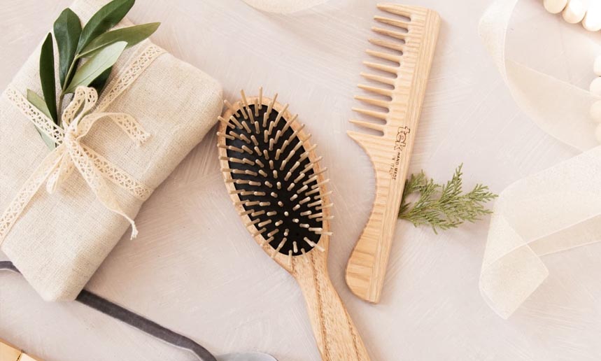 Brosse bébé bois de hêtre - Poils doux pour apaiser le cuir chevelu