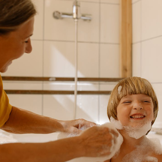 Quels produits de toilette naturels et sains pour bébé ? - Ralentir en  famille